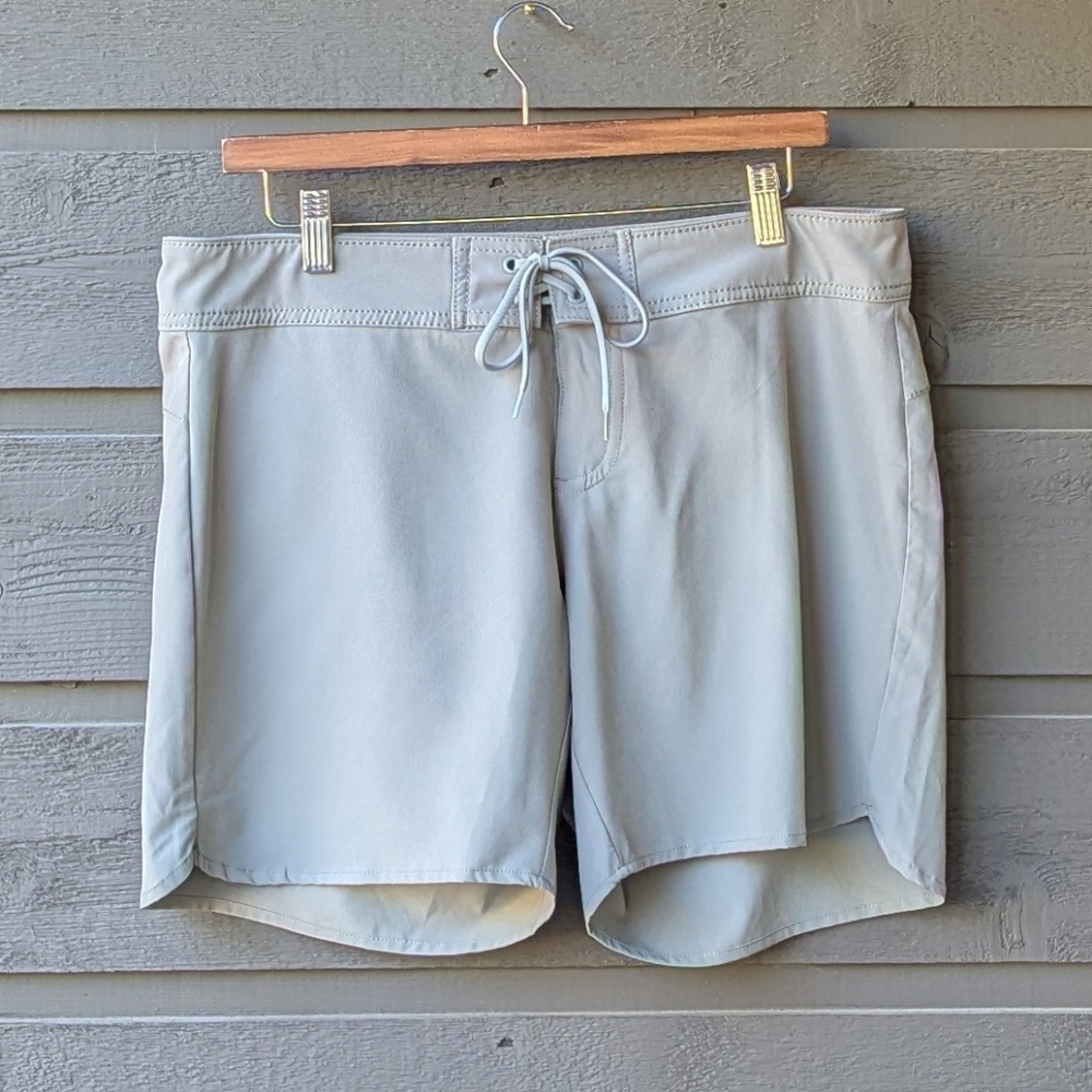 NWOT Carve Designs Noosa Boardshorts Size 10 Sage Green